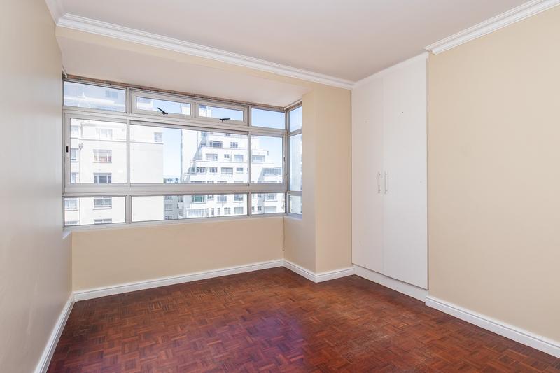 3 Bedroom Property for Sale in Sea Point Western Cape